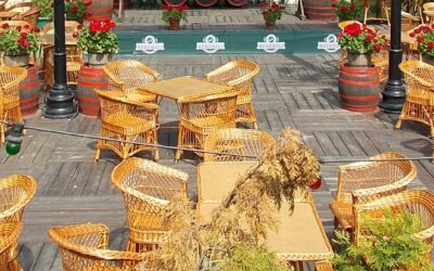Smoking and non-smoking outdoor options for pubs, cafes and restaurants